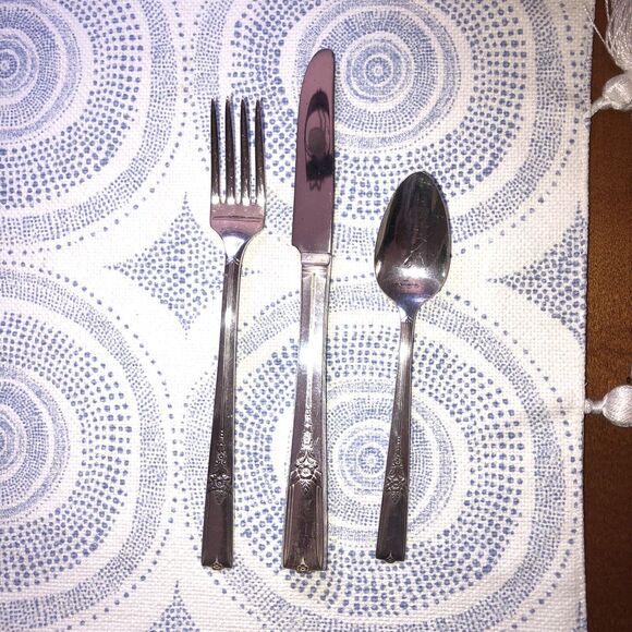 Vintage Wm A Rogers Grille King Arthur Pattern Silverplate Flatware 36 Pcs - Picture 2 of 11